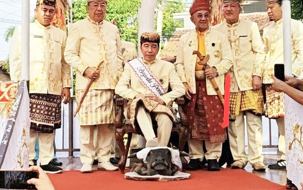 Di Lampung, Jokowi Diberi Gelar Adat Baginda Pemuka Bangsa