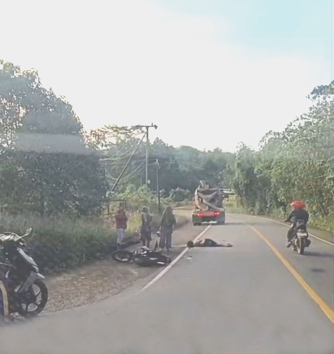 Pengendera Motor Vixion Tewas Dilindas Truk Molen